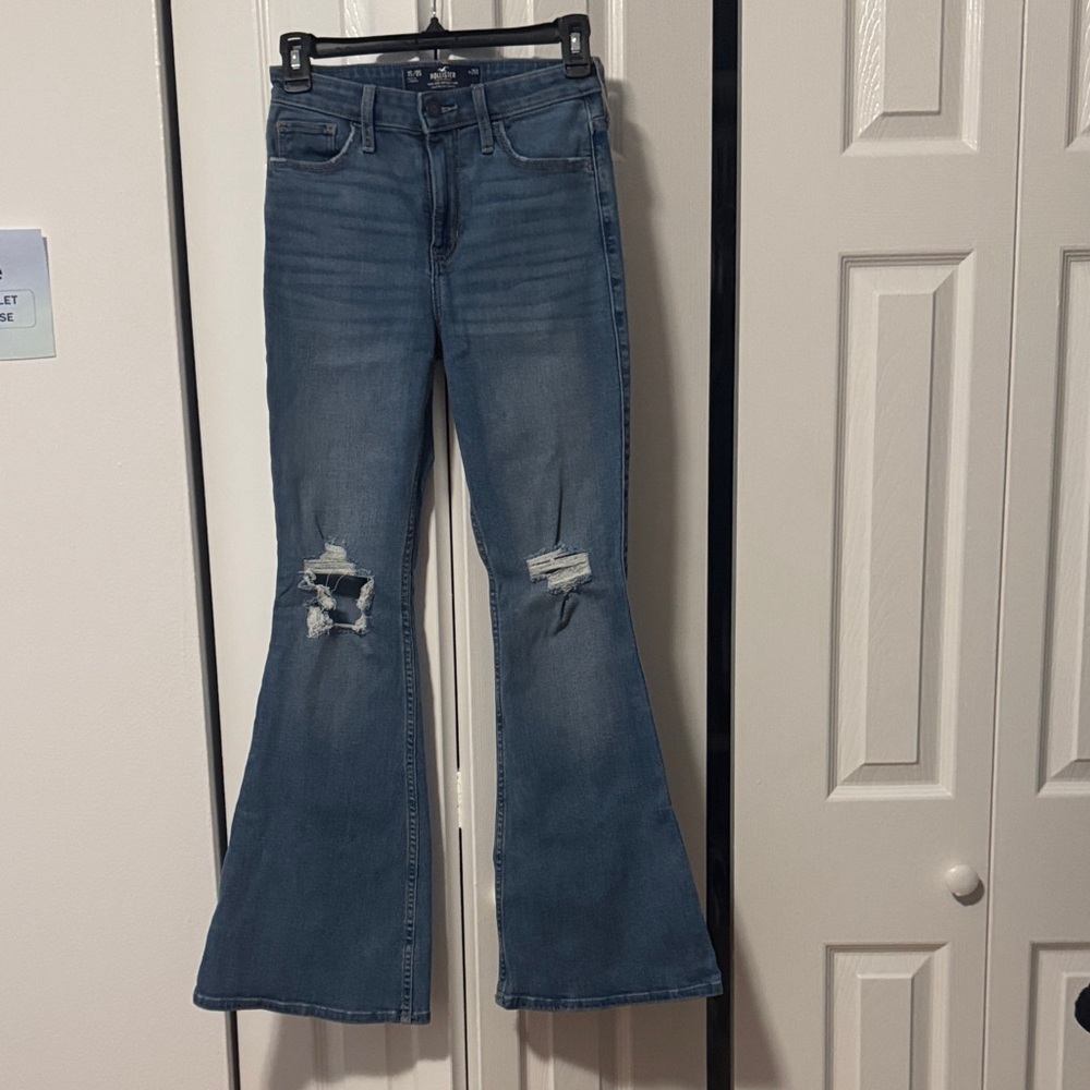 Hollister High-rise Vintage Flare Jeans 1S/0S in Classic Blue Wash